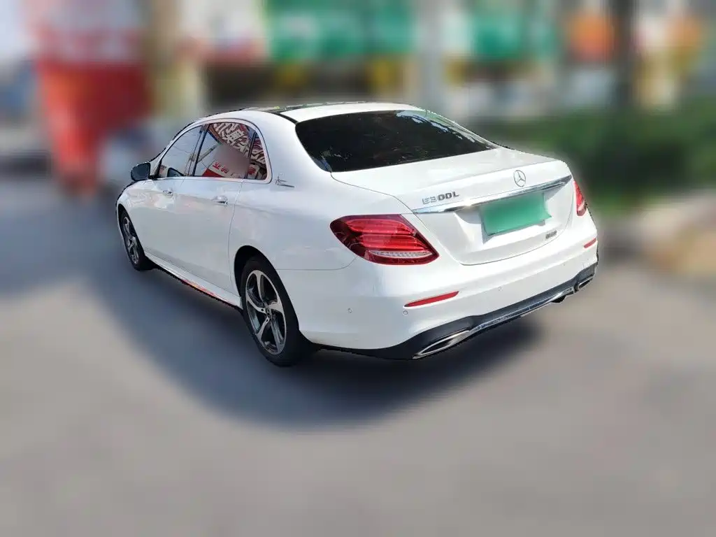 Mercedes-Benz E-Class — миниатюра 4
