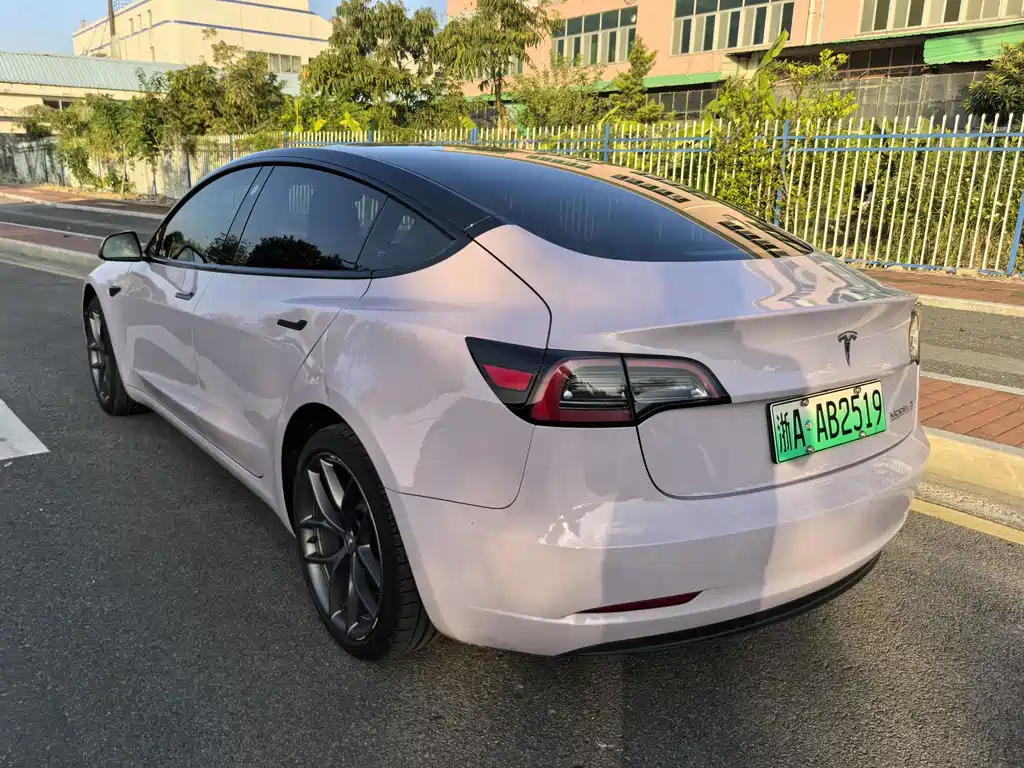 Tesla Model 3 — миниатюра 4
