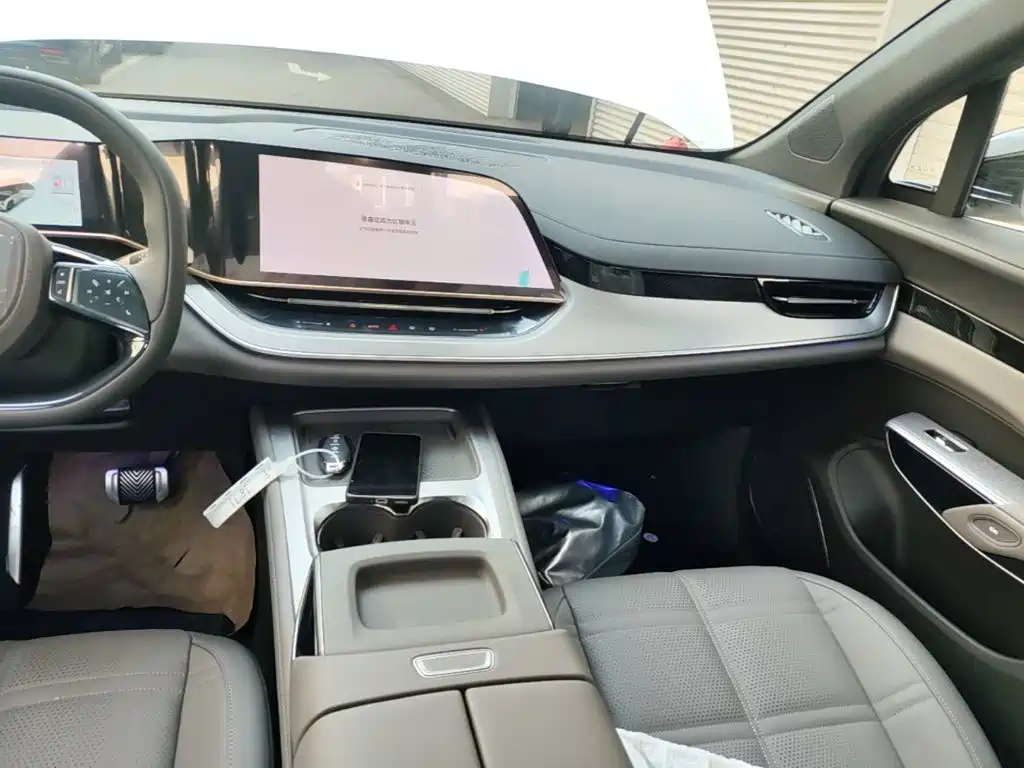 Hongqi 08 2025 605
