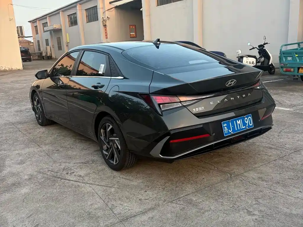 Hyundai Elantra — миниатюра 7