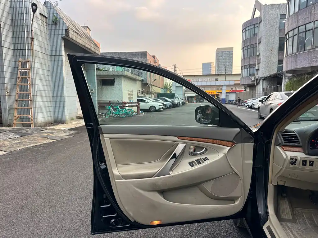 Toyota Camry — миниатюра 9