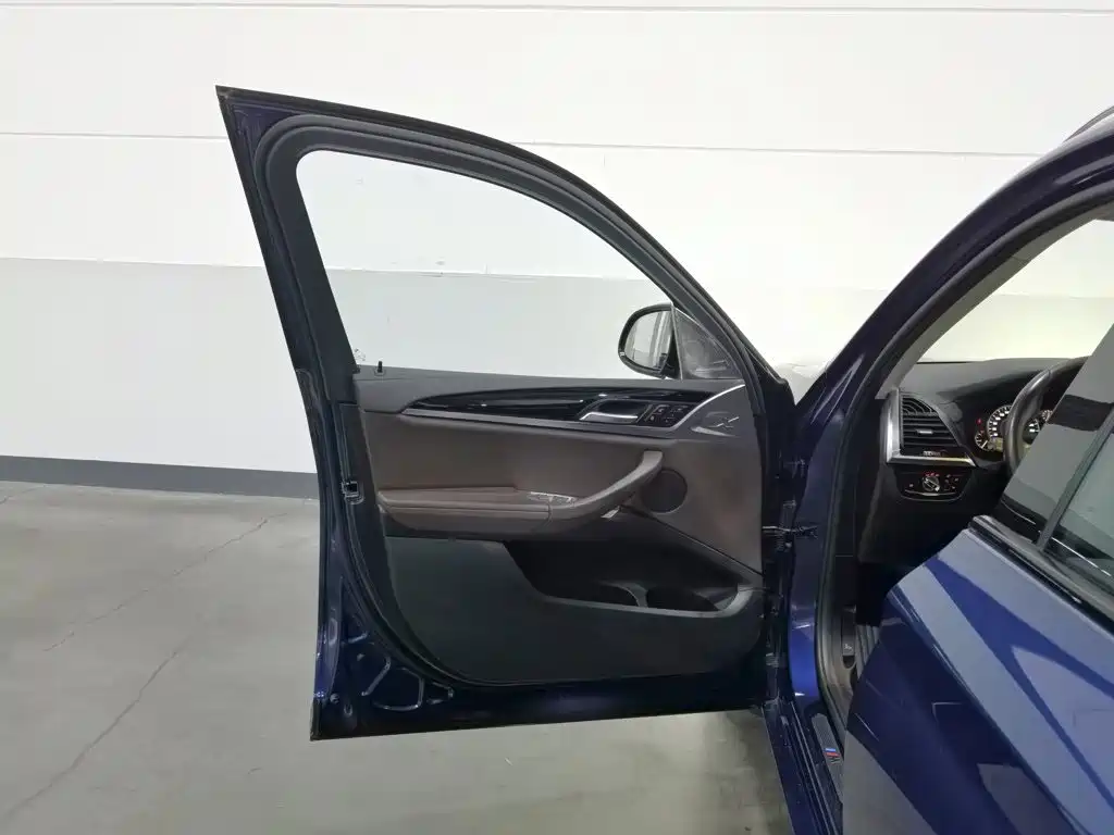 BMW X3 — миниатюра 8