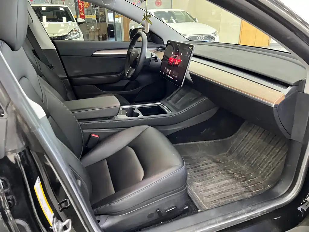 Tesla Model 3 — миниатюра 9