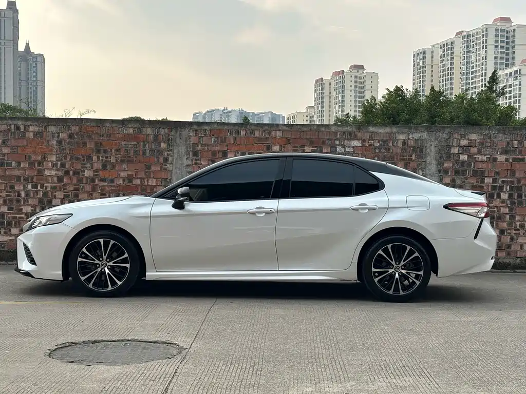 Toyota Camry 2019 2.0S V