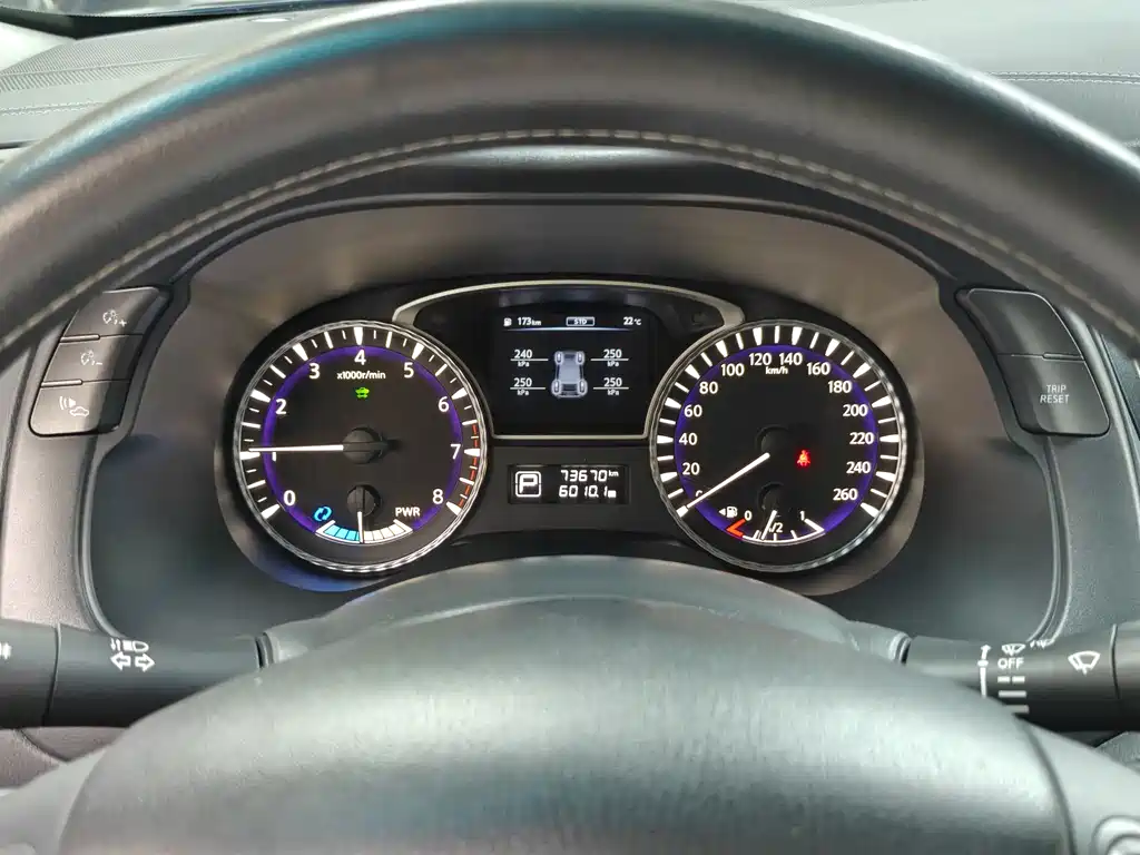 Infiniti QX60 2018 2.5 S/C Hybrid Champion