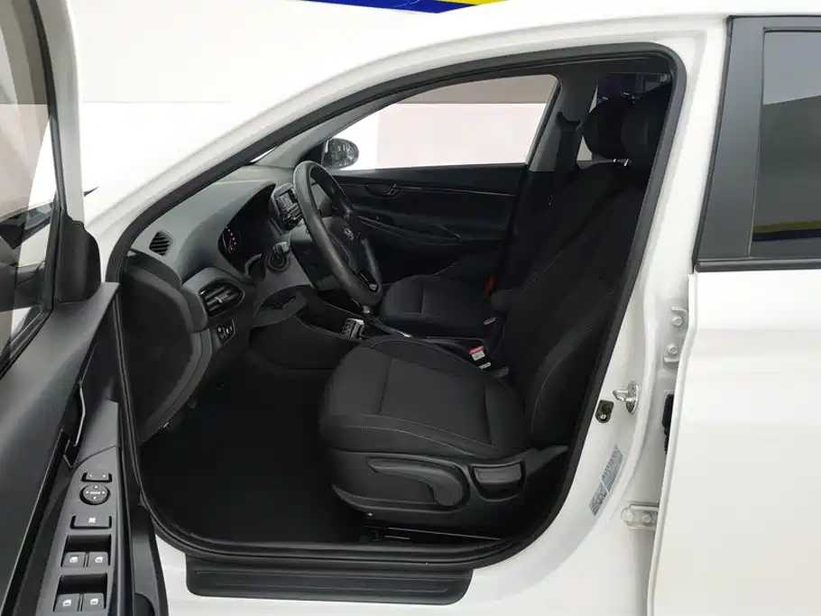 Hyundai Elantra — миниатюра 9
