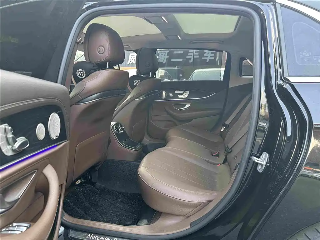 Mercedes-Benz E-Class 2023 — фото 12