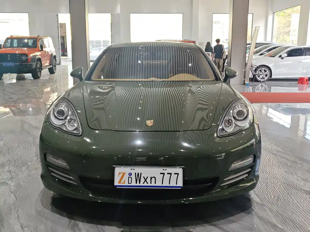 Porsche Panamera 2010 Panamera 4S 4.8L