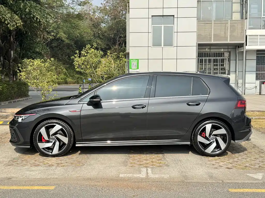 VOLKSWAGEN GOLF GTI