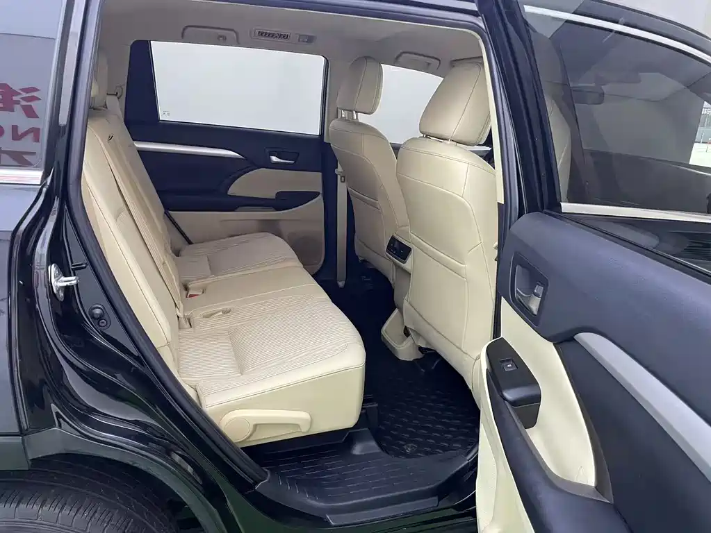 Toyota Highlander — миниатюра 10