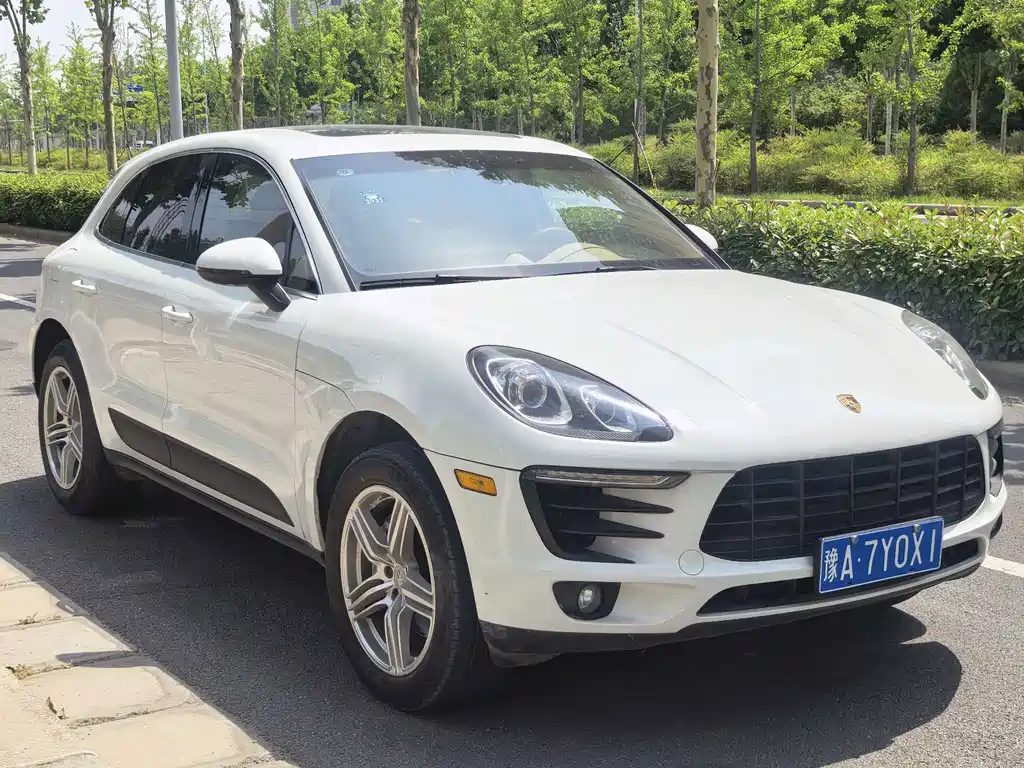 Porsche Macan — миниатюра 3