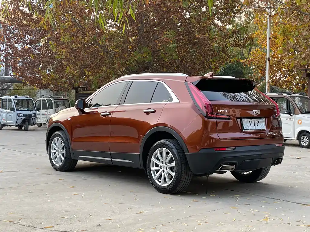 CADILLAC XT4