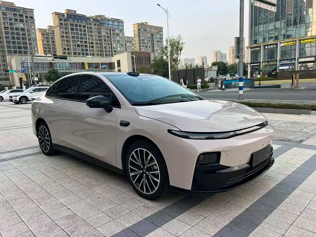 Leapmotor Leapmotor B01 — миниатюра 3