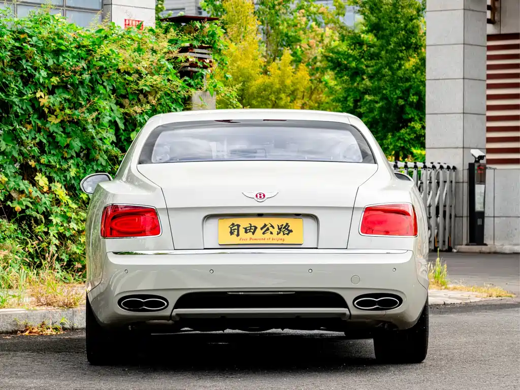 Bentley Flying Spur — миниатюра 4