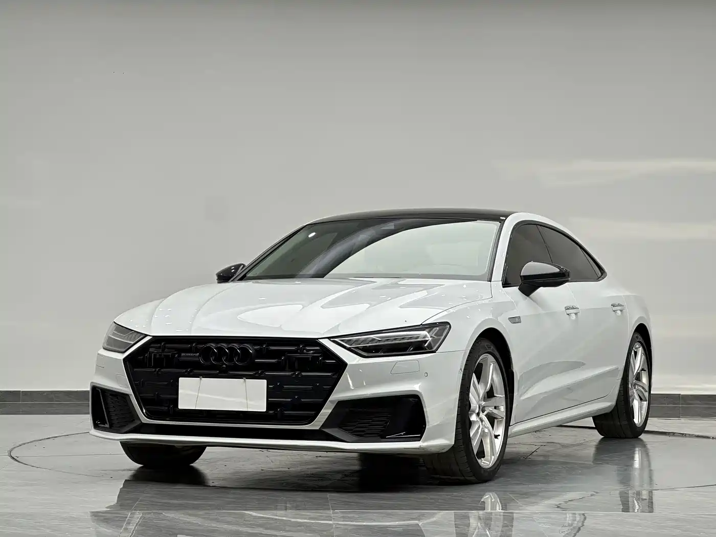 奥迪A7L 2022款 45 TFSI quattro S-line 见远型流晶套装 2023