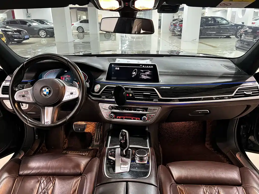 BMW 7 Series — миниатюра 8