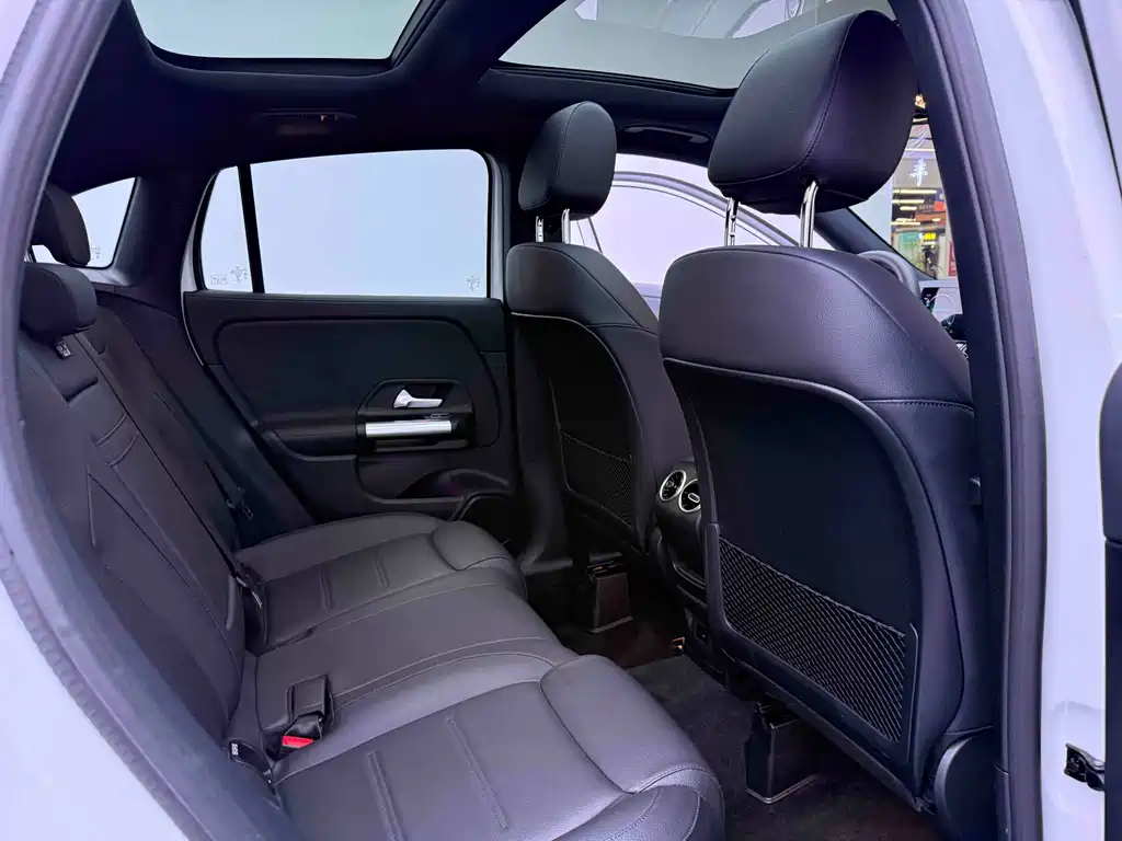 Mercedes-Benz GLA — миниатюра 11