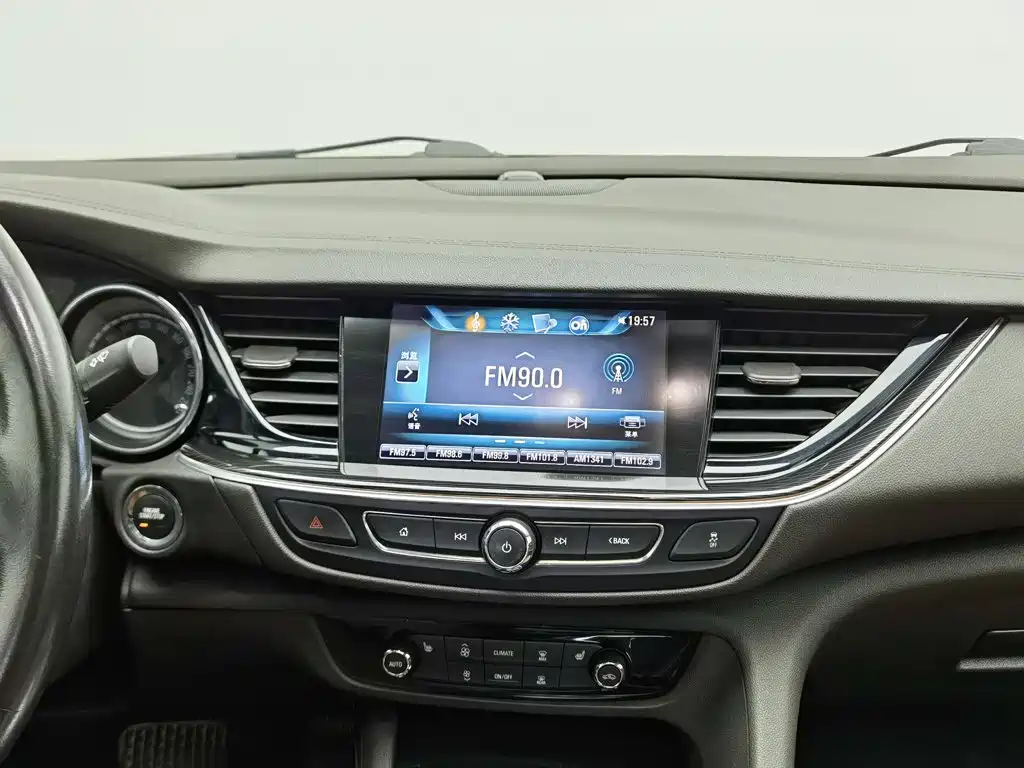 Buick Regal — миниатюра 12