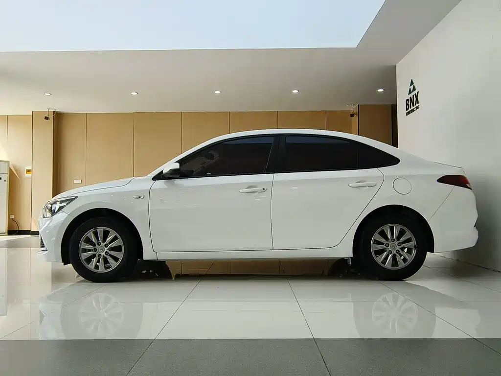 Hyundai Elantra — миниатюра 4