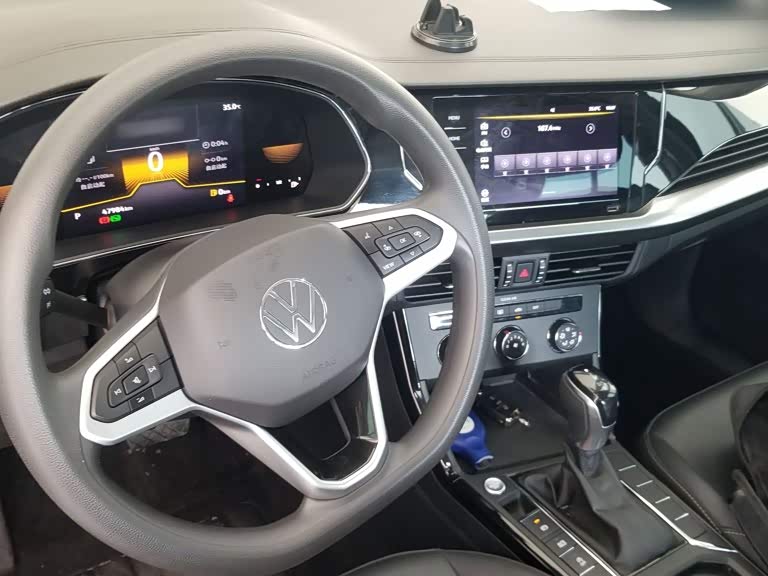 Volkswagen Passat 1.4 л 2025 г. Чёрный, пробег 48000 км