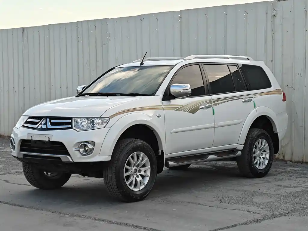 Mitsubishi Pajero Sport 2016