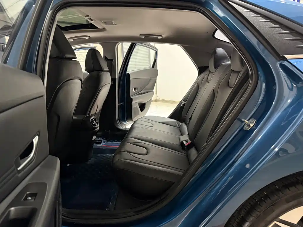 Hyundai Elantra — миниатюра 11