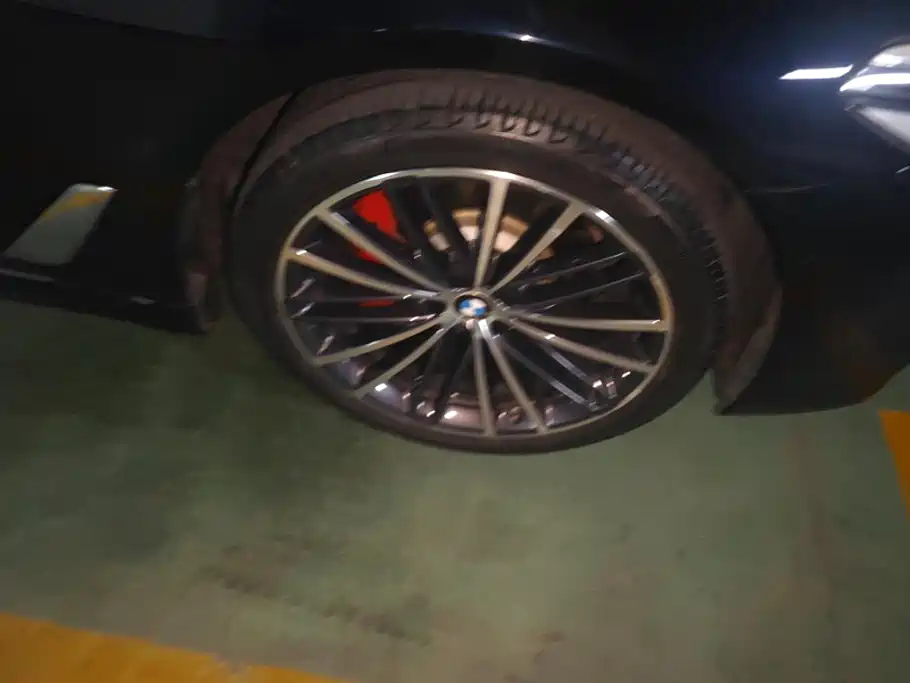 BMW 5 Series — миниатюра 6