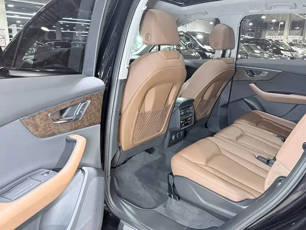 Audi Q7 — миниатюра 11
