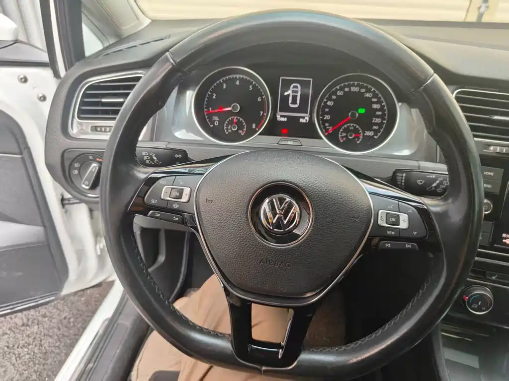 Volkswagen Golf — миниатюра 6