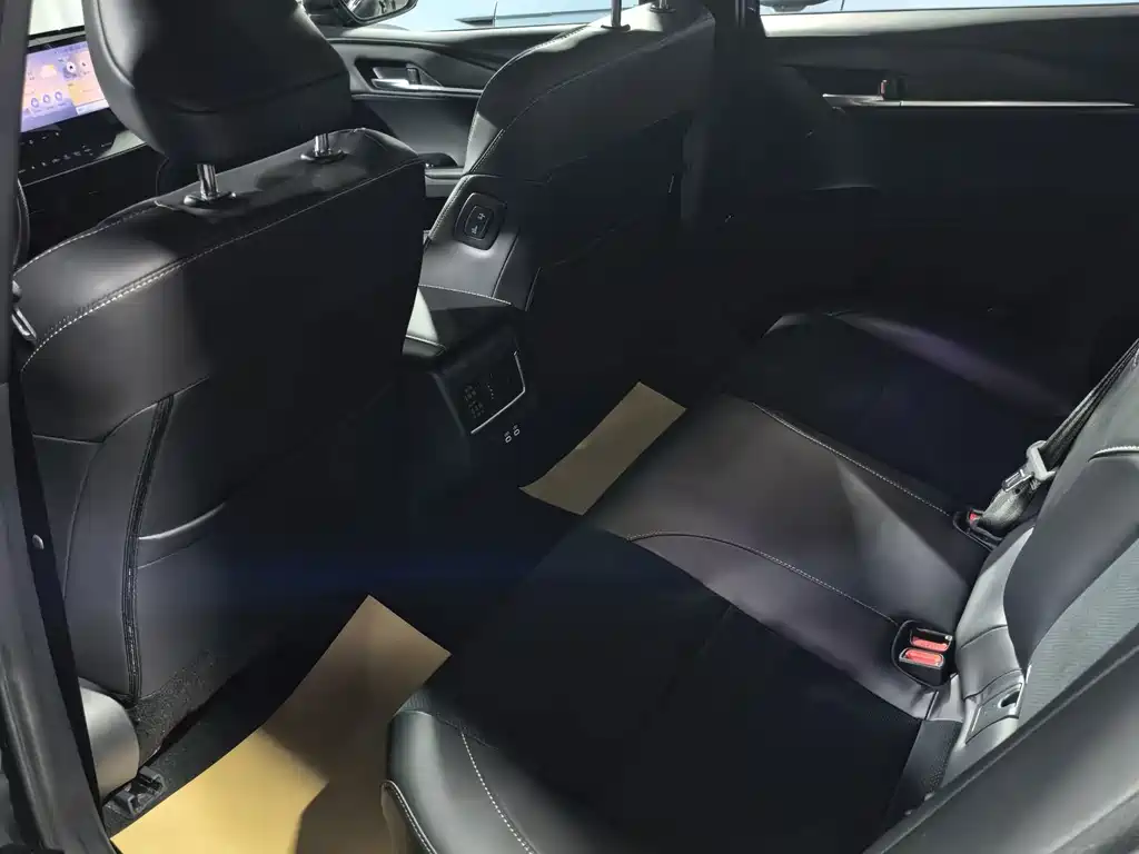 Toyota Camry — миниатюра 14