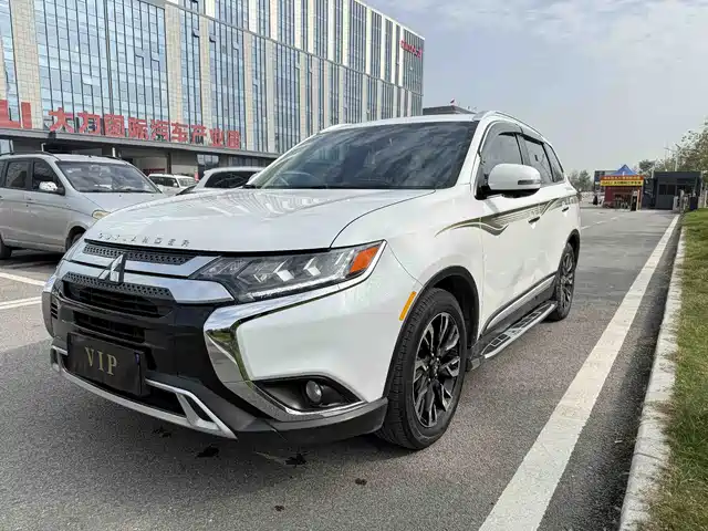 MITSUBISHI OUTLANDER 2020