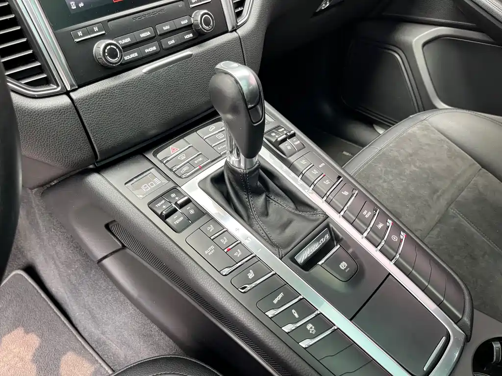 Porsche Macan — миниатюра 7