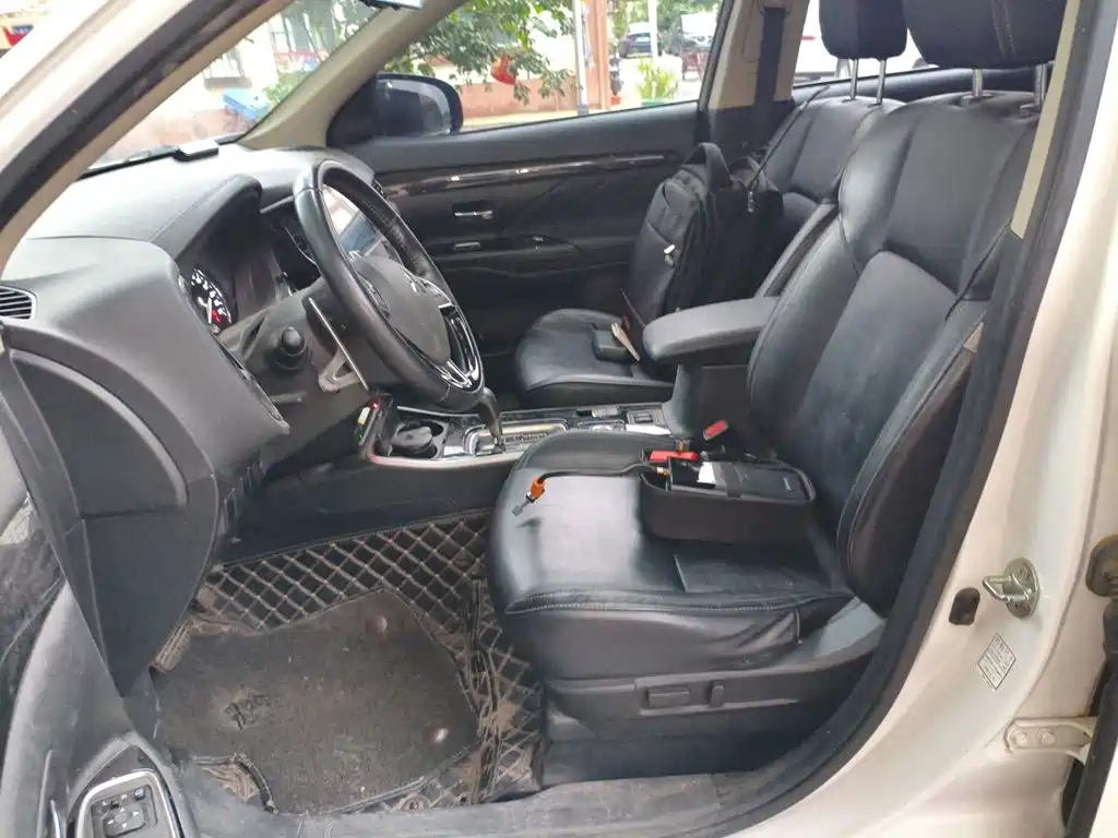 Mitsubishi Outlander — миниатюра 11