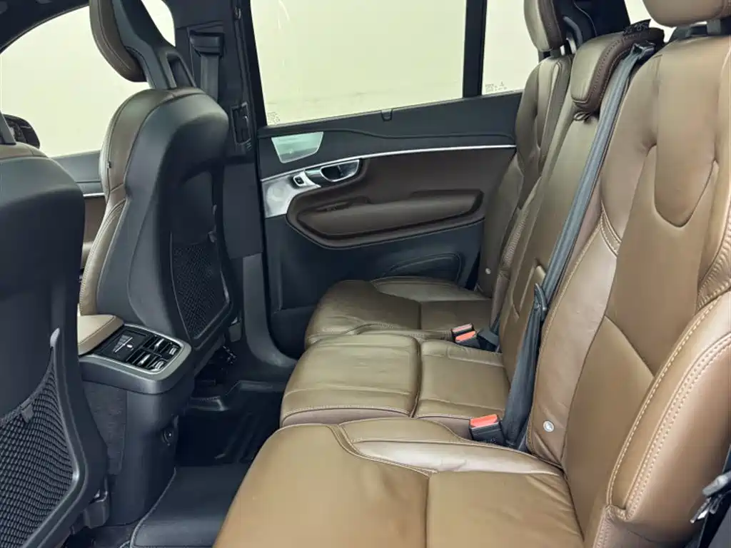 Volvo XC90 — миниатюра 7
