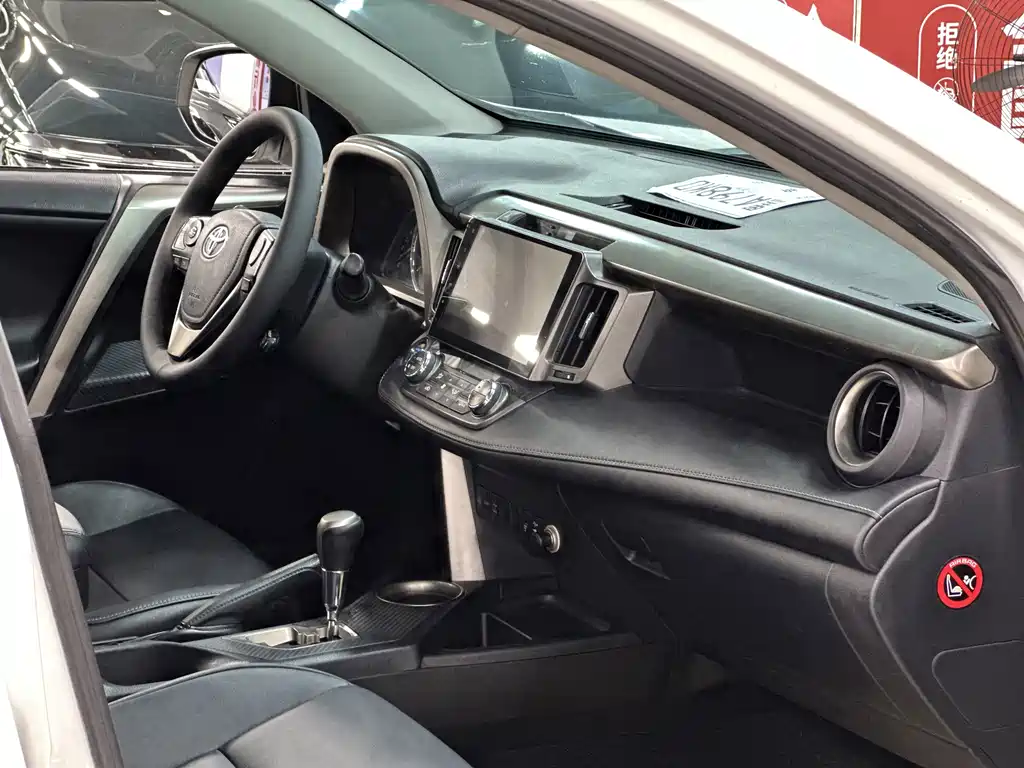 Toyota RAV4 — миниатюра 13