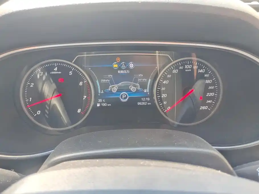 Hongqi Hongqi H5 — миниатюра 14