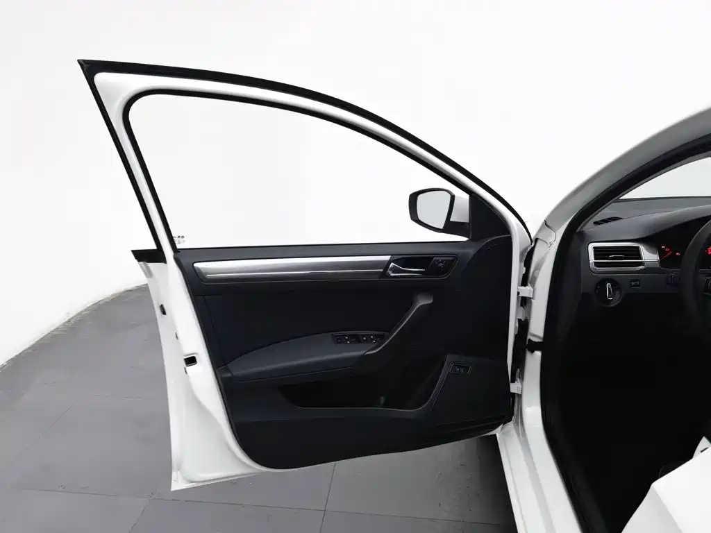 Volkswagen Santana — миниатюра 8