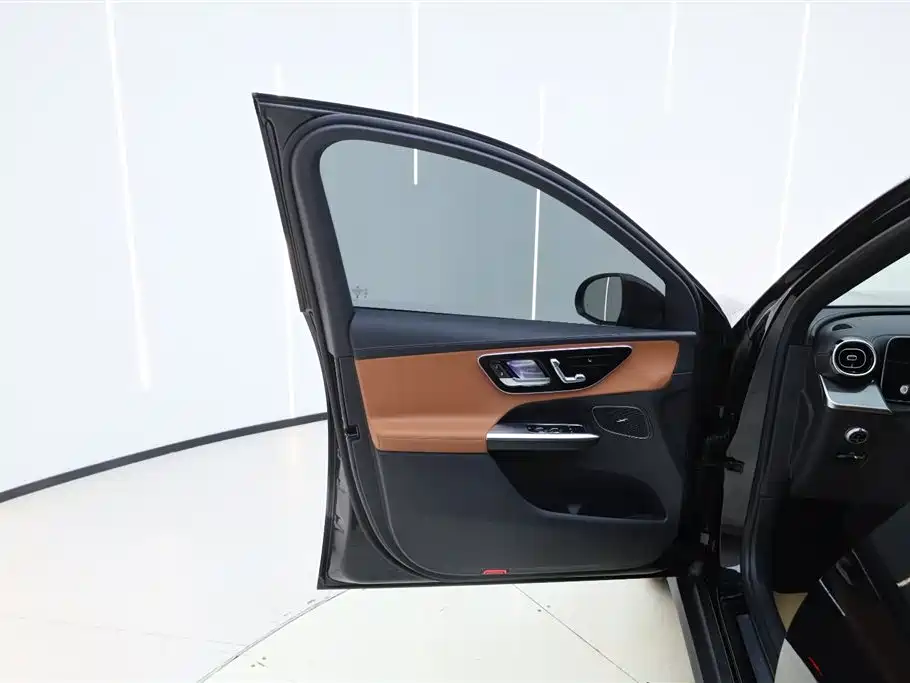Mercedes-Benz GLC 2025 GLC 260 L 4MATIC