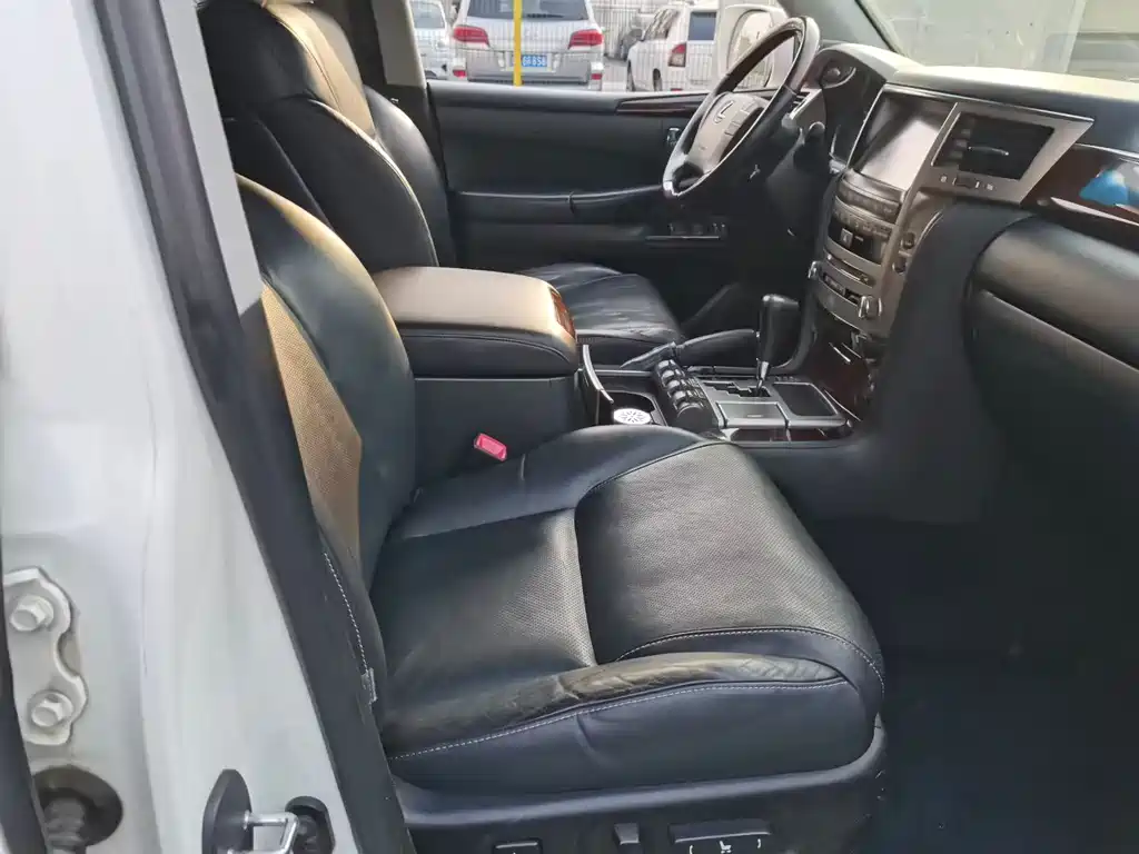 Lexus LX 2009 570
