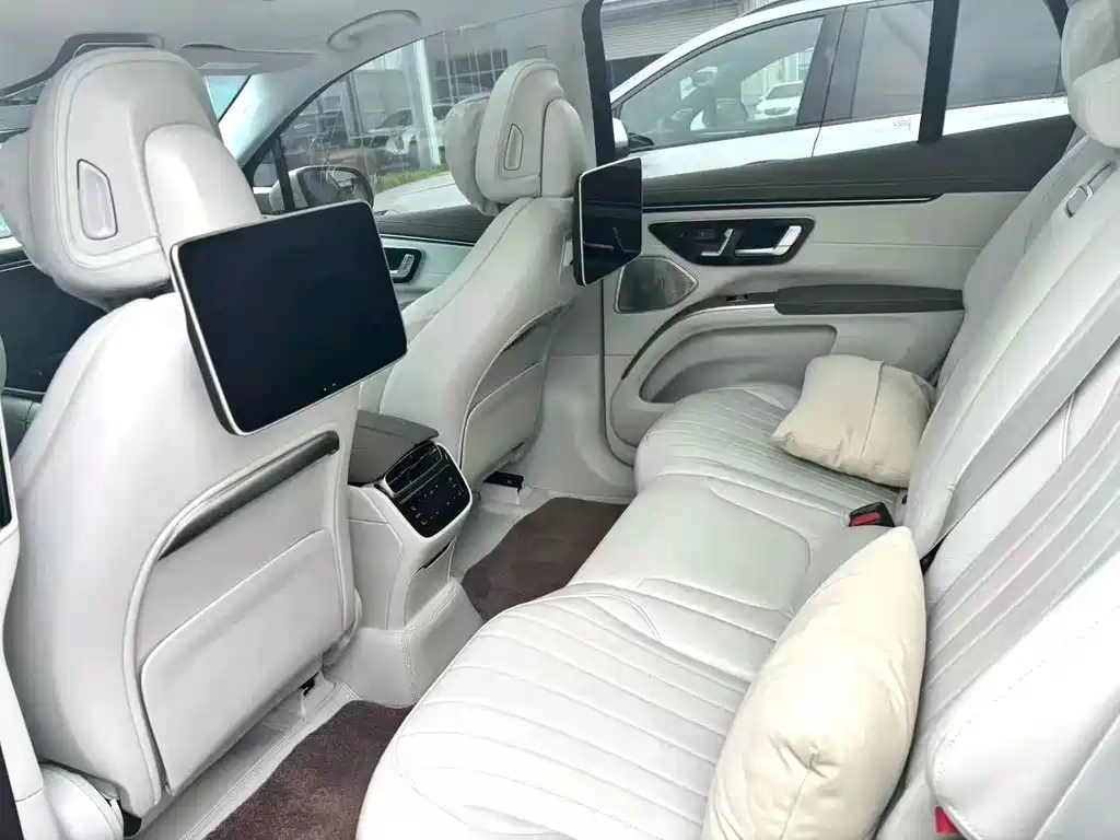 Mercedes-Benz EQS SUV — миниатюра 6