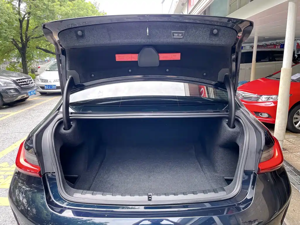 BMW 3 Series — миниатюра 10