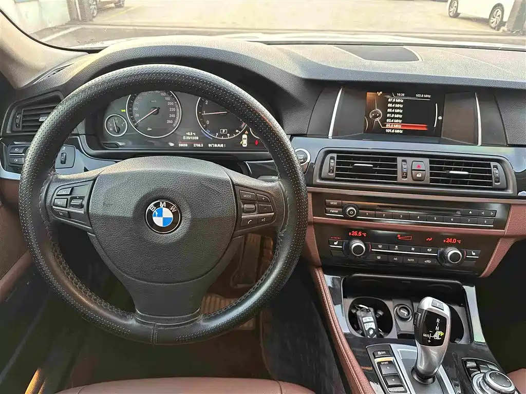 BMW 5 Series (Import) — миниатюра 7