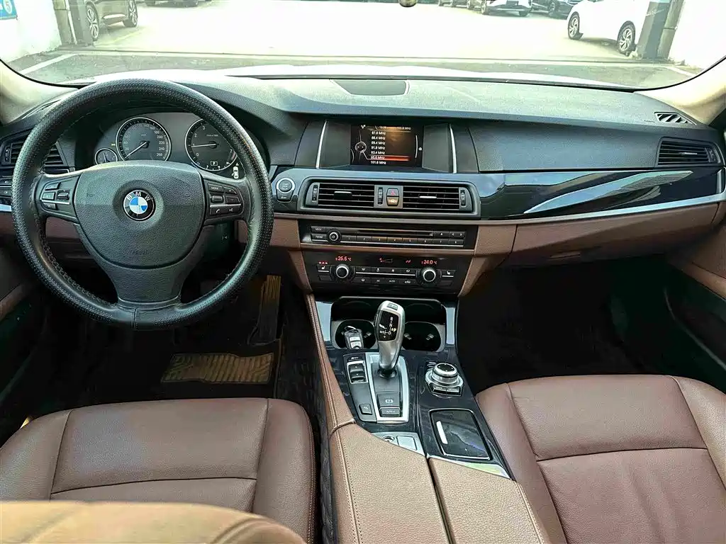 BMW 5 Series (Import) — миниатюра 8