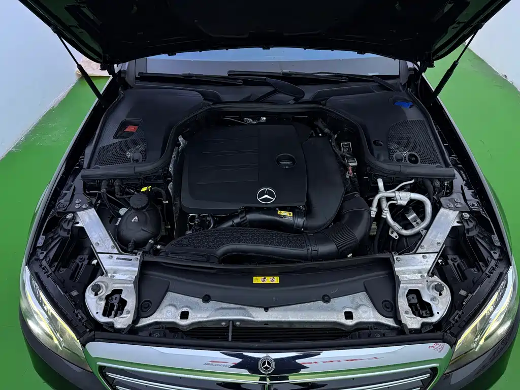 Mercedes-Benz E-Class — миниатюра 39