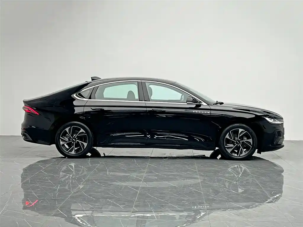 Lincoln Z 2022 i