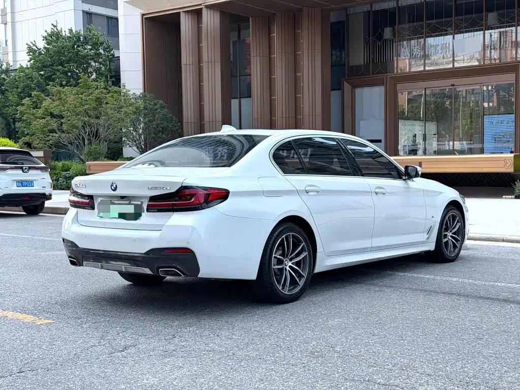 BMW 5 Series New Energy — миниатюра 9