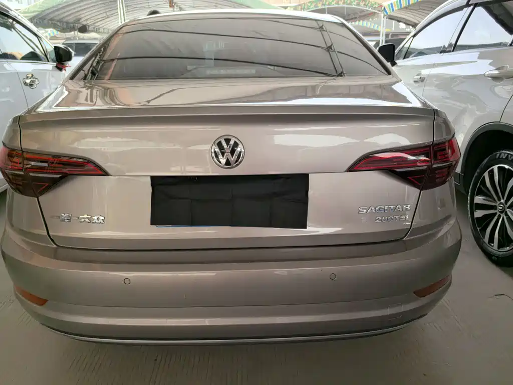 VOLKSWAGEN SAGITAR