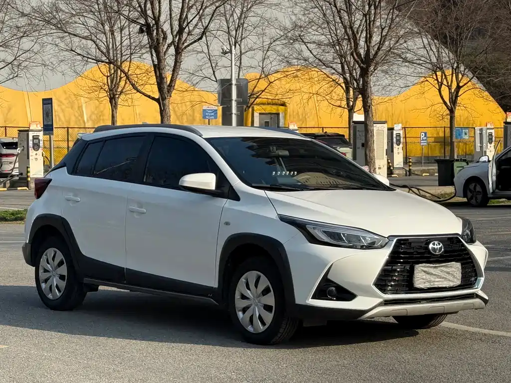 Toyota Yaris L — миниатюра 3