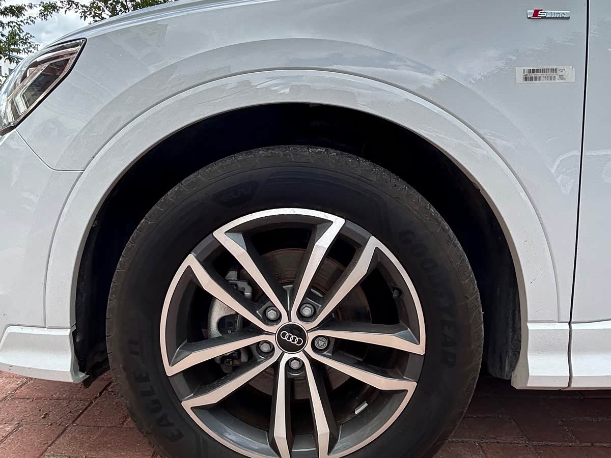 Audi Q3 1.4 л 2023 г. Белый, пробег 19000 км