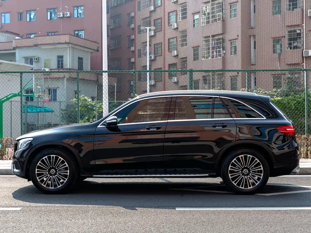 MERCEDES-BENZ GLC